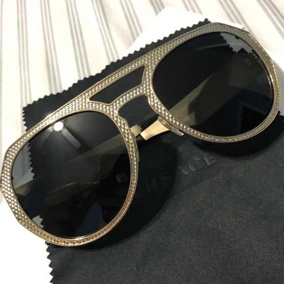 Versace - Picture 5 of 12